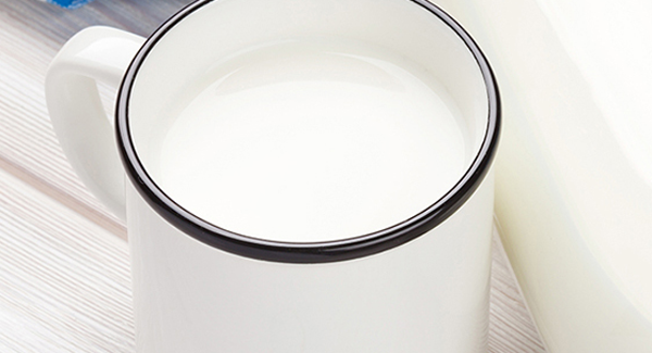 产妇喝牛奶能下奶吗，哺乳期喝奶粉能下奶吗